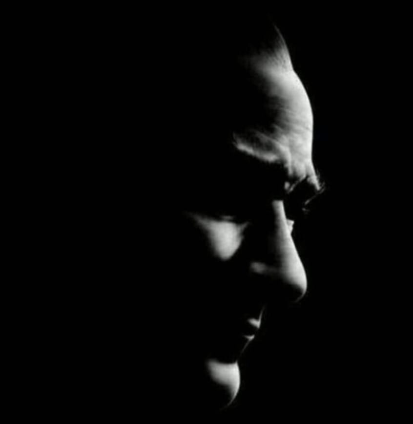“Seni daima minnetle anıyor, gösterdiğin yolda ilerliyoruz. Rahat uyu Atam.”