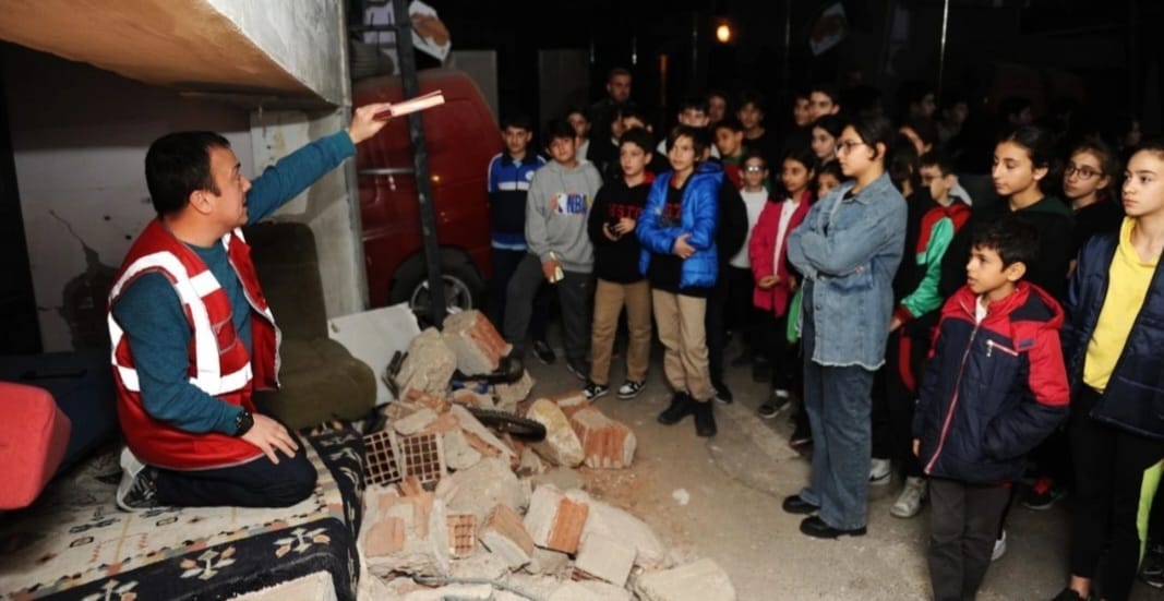 Karşıyaka Belediyesi’nden 3 bin 220 Kişiye Afet Eğitimi!