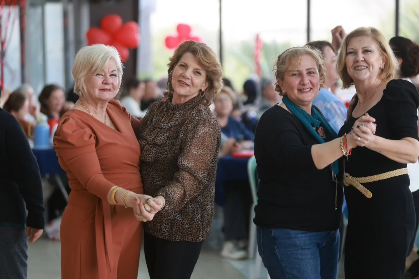 Karabağlar’da Kadınların Sevgililer Günü Coşkusu: “Hayat Sevince Güzel!”