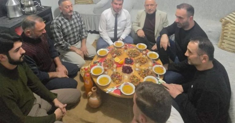 AK Parti İl Başkanı Semih Aydemir’den Kemalpaşa’da Samimi İftar Paylaşımı ve Aileye Taziye Desteği