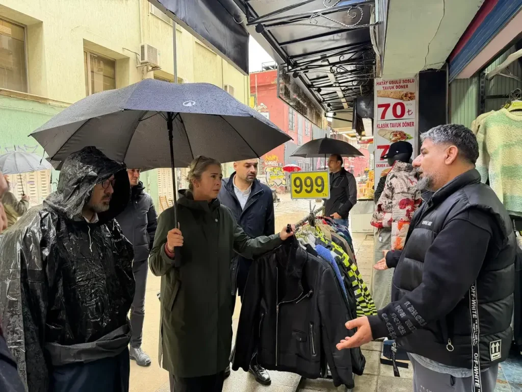 AK Partili Çankırı’dan İzmir’deki Manzaraya Sert Tepki: “Bir Şehir Yağmurdan Korkar Mı?”