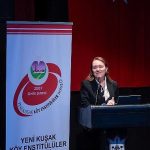 Aydınlığın İzinde: Hasat Gibi Büyüyen Köy Enstitüsü Ruhu ve İzmir’in Umuda Yolculuğu