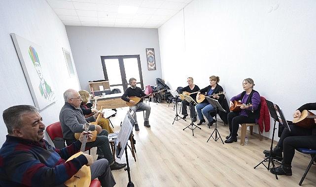 Bağlama Kursu Büyüsü: Konak Belediyesi ile Anadolunun Sesi Toros Tesisleri’nde Büyümeye Devam Ediyor