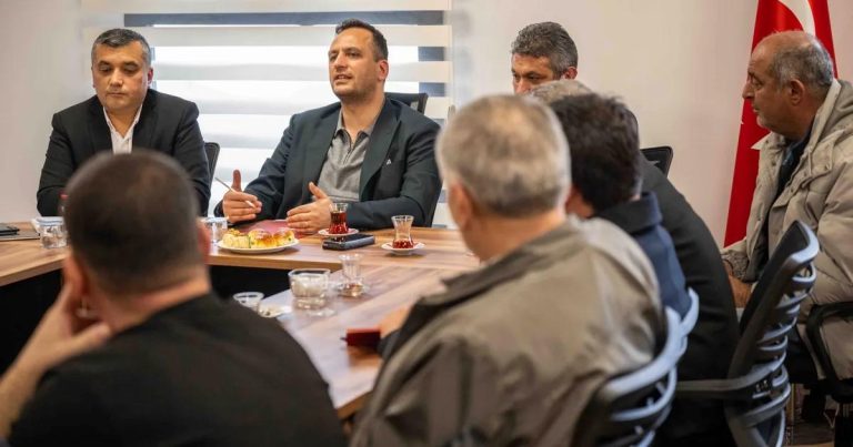 Bornova’da Başkan Eşki, muhtarlarla buluştu