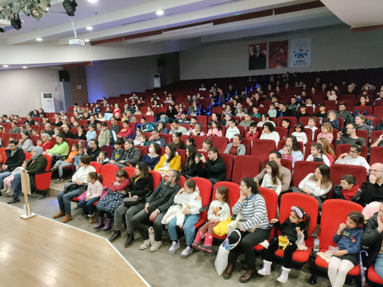 Çocuklar İçin Hijyen ve Doğa Bilinci: Tiyatroyla Öğrenen Minikler