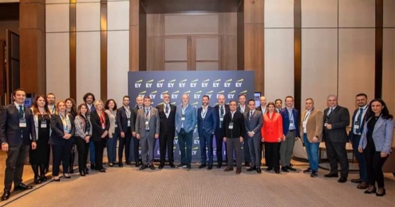 Geleceğe Yön Veren Otomotiv Oyunu: Yapay Zeka, Batarya Teknolojileri ve Küresel Tedarik Zinciri Dönüşümü