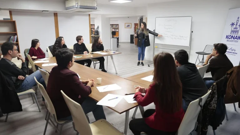 Alsancak’ta Gençlik Devrimi: Bu Merkezde “Ücretsiz” Konforun Sınırı Yok!