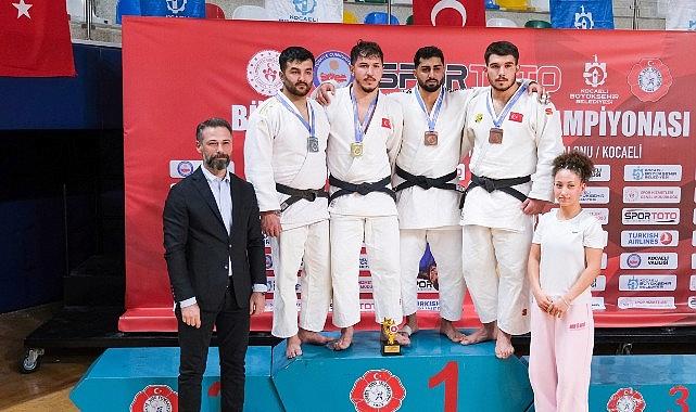 Gurur Dolu Kareler: Kağıtsporun Madalya Zaferiyle Şampiyonluk Hikayesi