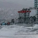 İzmir Kıyılarında “Deniz Taşması” Alarmı: Şehir Teyakkuzda!
