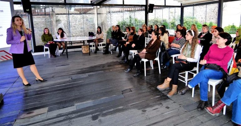 İzmir Bornova’da ‘Sağlıklı İlişkiler’ masaya yatırıldı