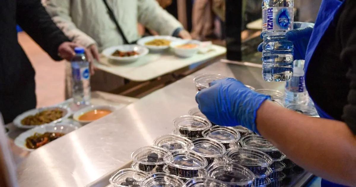 İzmir Kent Lokantaları Ramazan’da Dayanışmayı Yüzde Yüz Yükselten Ücretsiz İftarla Şehrin Omuzlarında