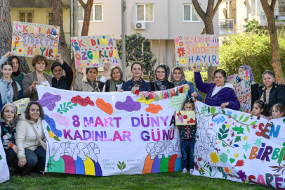 İzmir'de 8 Mart Dayanışması: Kadınların Sesi Şehrin Her Köşesine Yayılıyor