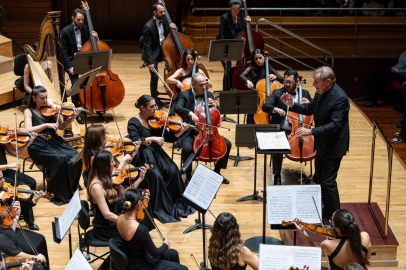 İzmir'de Büyüleyen Orkestra Şef Howard Griffiths ile Anıldı: 'İzmir’e Yeniden Gelmek İstiyorum'