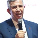 İzmir’de Seçmen Yolunu Değiştirmeye Hazır: İkisi de Değil, Kararsızım Fırtınası ve Parti Tercihlerinin İncelenmesi