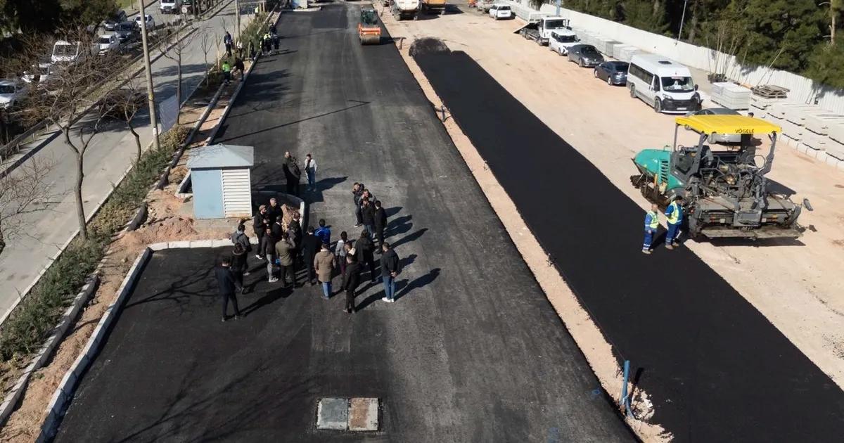 İzmir’in Cadde ve Sokaklarında Asfalt Seferberliği: Gece-Gündüz Yoğun Çalışmalarla Yenilenen Yollar