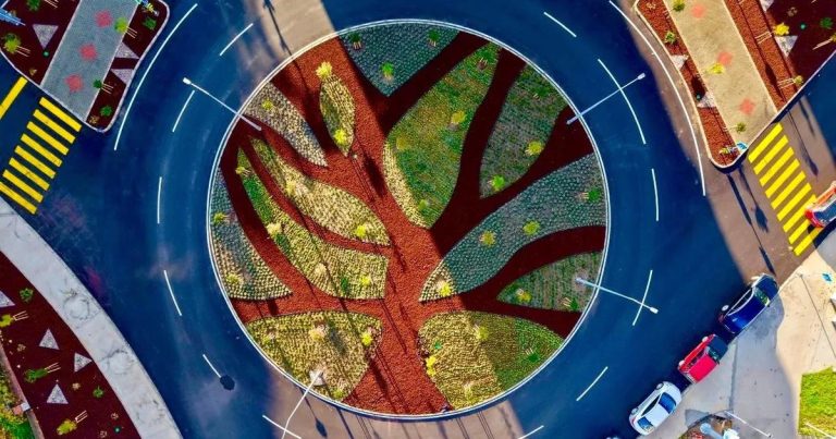 İzmir’in Kentine Yeni Doku: Suya Dayanıklı ve Estetik Peyzaj Tasarımlarıyla Şehir Yeniden Şekilleniyor