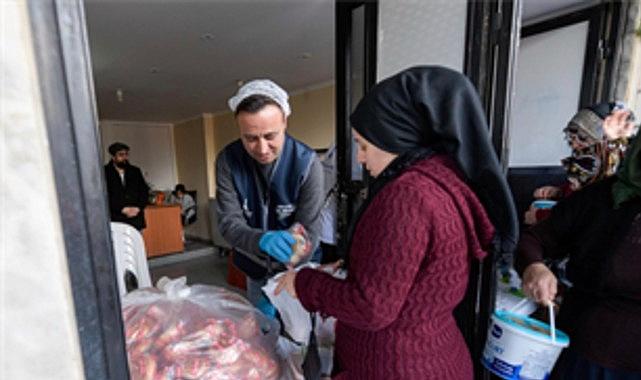 İzmir’in Ramazan Kuyusu: Büyükşehir’in Dayanışma Noktalarıyla 15 Bine Ulaşan Sıcak İftarların Şaşırtan Hikayesi