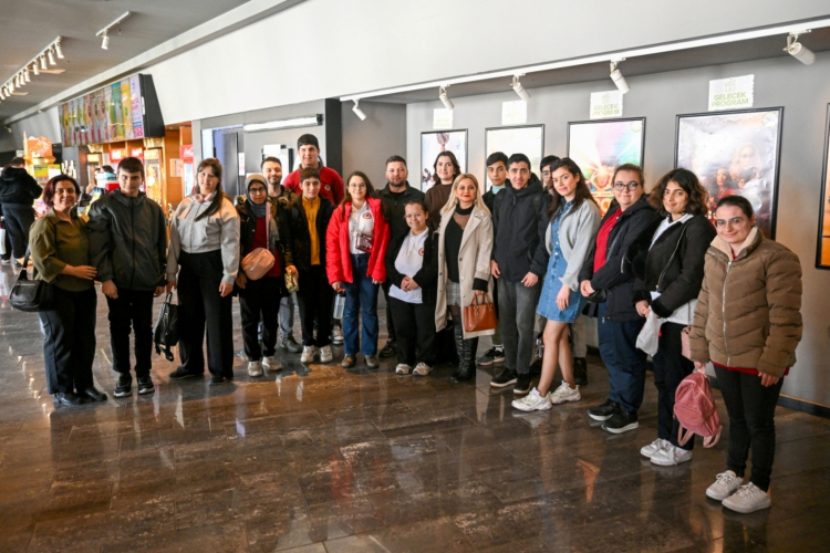 Köşeyi Döven Mutluluk: Özel Çocuklar İçin Sinema Günü Bornova Belediyesi’nden