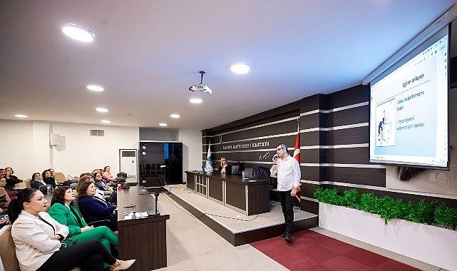 Küsa̧klar Arası Güç Doyurusu: Dijital Dönüşümün Psikolojik İzleri ve Aile Otoritesinin Yeniden Yapılandırılması