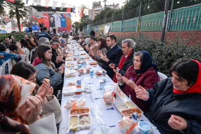 Ramazanda Karşıyaka’da Büyük İftar: 3 Binden Fazla Misafir İçin Lezzetli Sofralar ve Neşe Dolu Anlar