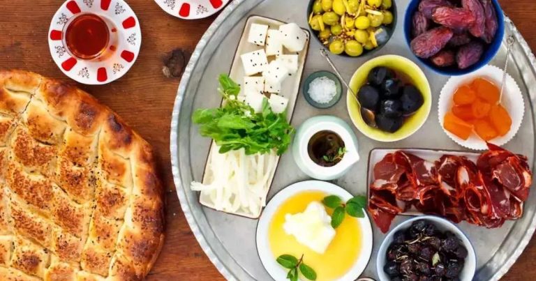 Ramazan’da Sahurun Önemi ve Dengeli Beslenme: Uzmanın Tavsiyeleri