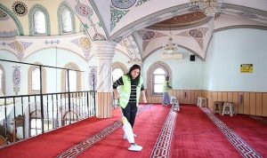 Ramazanda Şehrin Her Köşesinde Hijyen ve Huzur: Çiğli’de Cami Temizliğiyle Başlayan Güvenli İbadet Ritüeli