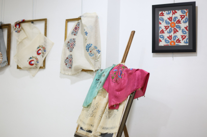 Sahnenin Ardında Yazmacılık: İzmir’de Sanat ve Gelenek Birlikte Canlanıyor