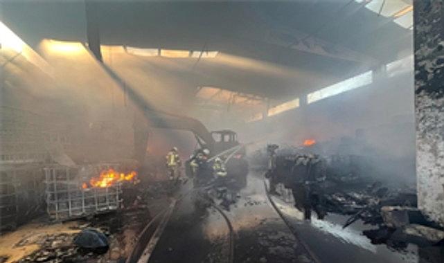 Torbalı’daki Atık Yönetim Tesisi Yangını: İtfaiye Ekiplerinin Hızlı Müdahalesiyle Anneci Adamın Faciası Önlendi