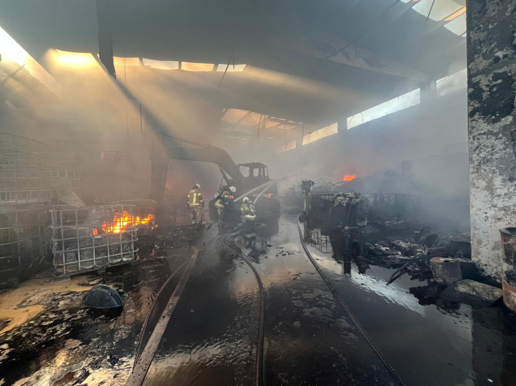 Torku Göksu’da Büyük Yangın Alarmı: Operatörler Hızla Müdahale Etti, Tüm Fabrika Güvenli Şekilde Tahliye Edildi