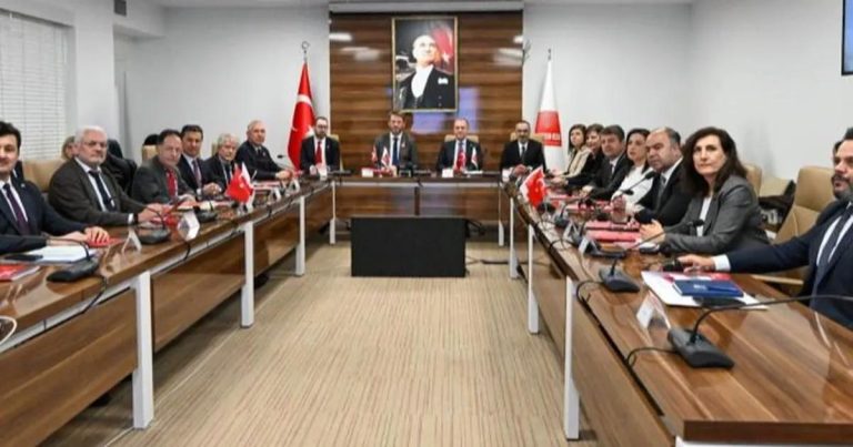 Türkiye’nin Demokrasi ve Dayanışma Vurgusu: Uluslararası Belediye Liderleriyle Sahnelenen Zirve