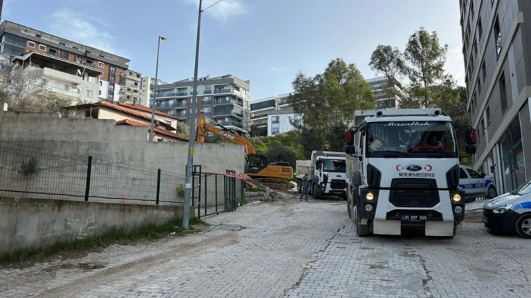 Menemen’de Heyelan Kabusu: Tahliye Edilen Sokakta Temizlik Seferberliği