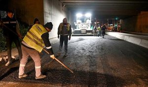 Açık Havalı Şehrin Yollarında: Bornova’da Gece Mesaisiyle Yollar Yenileniyor ve Güvenlik Artıyor