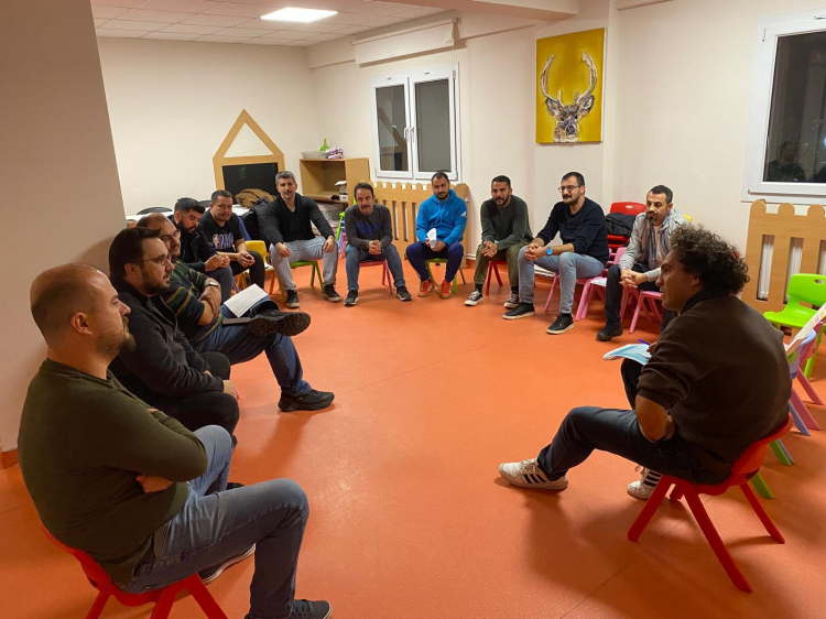 Baba Dayanışmasıyla Geleceği İnşa Etmek: İzmir’in Baba Destek Eğitim Programıyla Şiddetsiz, Eşit ve Demokratik Aileler