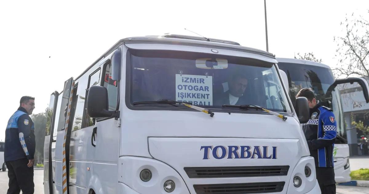 Bayram Denetiminde Yol Güvenliğini 7/24 Sağlayan İzmir Zabıta Eylemi: Şoförler, Araçlar ve İzin Belgeleriyle Şeffaf Kontrol