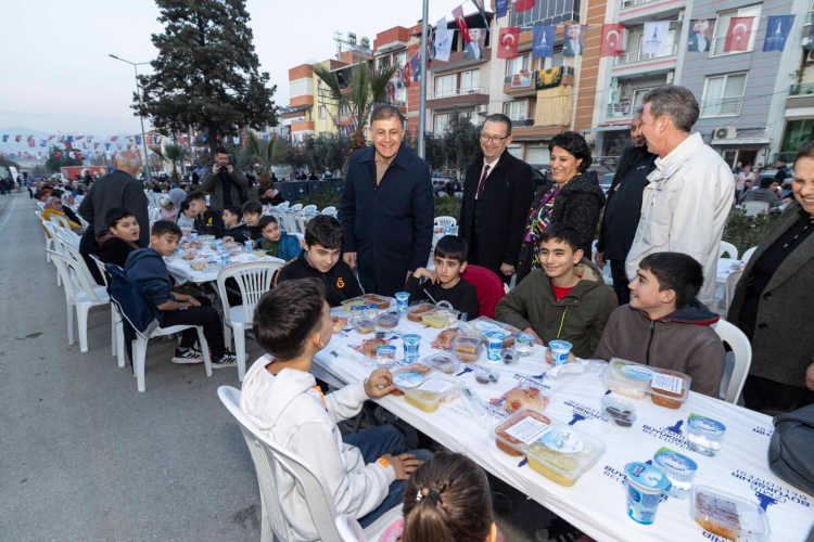 Beydağ’da Ramazan Bereketi: Başkan Tugay’dan Dayanışma Dolu İftar ve Fidan Dağıtımı