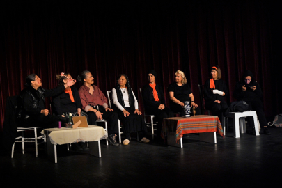 Bornova’da Kadın Dayanışması: Sanatla Yükselen Yaşam Hikâyeleri ve Sahnedeki Güç