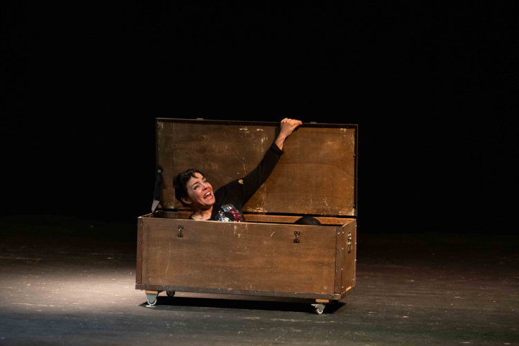 Bornova’da Kadın Dayanışması: Sanatla Yükselen Yaşam Hikâyeleri ve Sahnedeki Güç