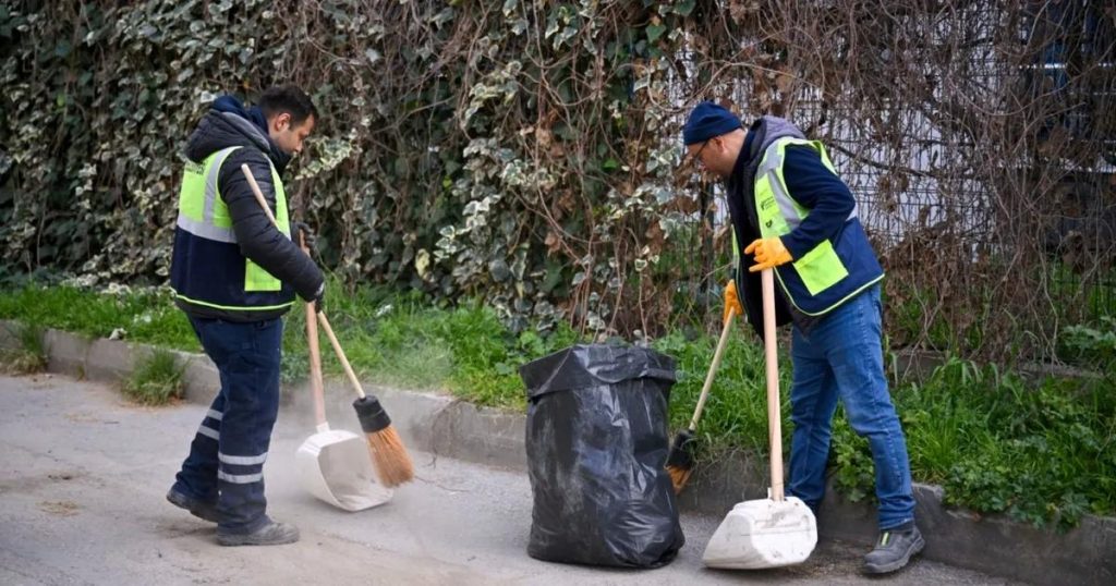 Bornova’da Temizlik Şöleni: Mahalleler Saha Ekiplerinin Yoğun Çalışmasıyla Yeniden Canlandı