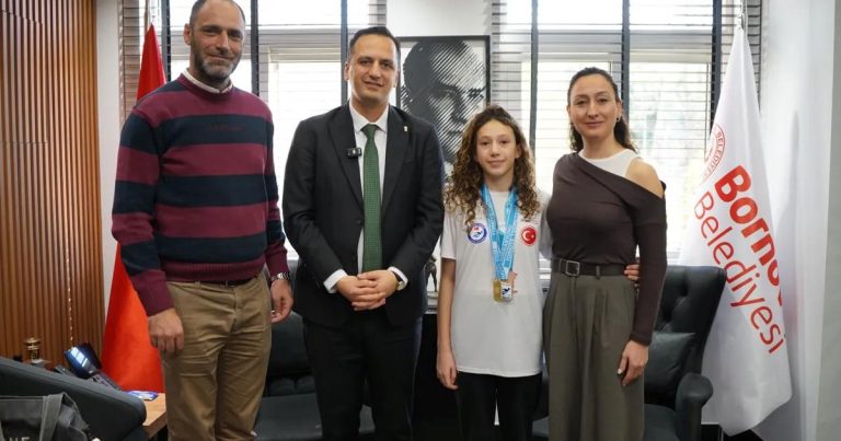 Bornova’dan New York’a Matematik Yolculuğu: Genç Sporcu ve Öğrencilerden Gurur Dolu Anlar