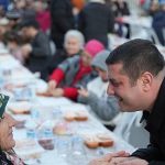 Büyüklükle Organize Olan İftar Sofrası: Demokratik Dayanışmanın İzlerini Barış Yapı Sitesi’nde Yaşatan Torbalı Belediyesi