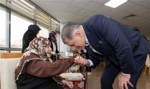 Büyükşehir Bayram Coşkusu: Cemil Tugay, Huzurevi Sakinleriyle Samimi Bayramlaşma ve Umudu Taşıyan Mesajı