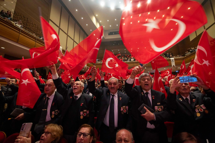 Çanakkale’nin İzlerini Sahneye Taşıyan Uyan Memet: İzmirlilerin Direniş ve Şiir Dolu Anları
