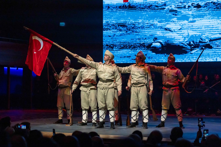 Çanakkale’nin İzlerini Sahneye Taşıyan Uyan Memet: İzmirlilerin Direniş ve Şiir Dolu Anları