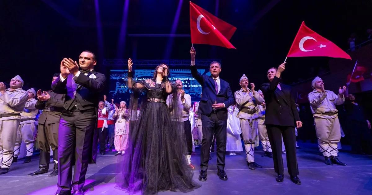 Çanakkale’nin İzlerini Sahneye Taşıyan Uyan Memet: İzmirlilerin Direniş ve Şiir Dolu Anları