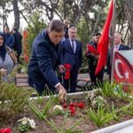 Çanakkale’nin Yüreğinde Bir Milletin Sesi: İzmir’den Anma Töreni ve Şehit Ailesine Başsağlığı