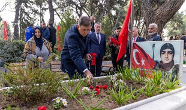 Çanakkale’nin Yüreğinde Bir Milletin Sesi: İzmir’den Anma Töreni ve Şehit Ailesine Başsağlığı