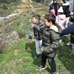 Çocuklar Doğayı Kucaklıyor: Bornova’da Tohum Toplarıyla Yeşil Bir Gelecek İnşa Ediliyor