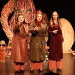 Deli Kadın Hikâyeleri: İçsel Patlamaların Sahnedeki Yansıması