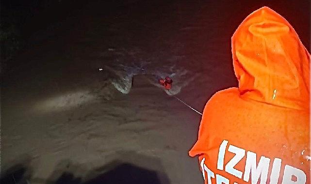 Dereye Yuvarlanan Aracın İçinden Sağlıkla Kurtarılan Yaşlı ve Genç Kahramanlar: İzmir’de İtfaiyenin From Besledikleri Müdahaleyle Hayatta Kalanlar