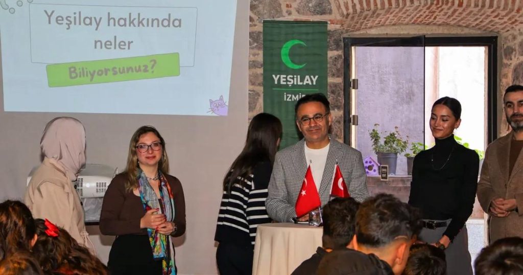 Dijital Dünyada Bilinçli Adımlar: İzmir’den Gençlere Umut Vaadeden Bağımsız Dijital Okuryazarlık ve Güvenlik Yolculuğu